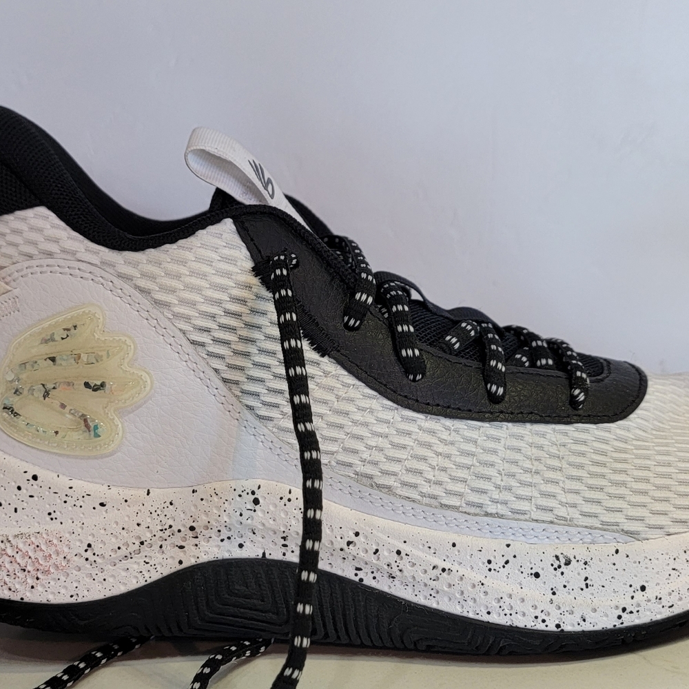 Curry Under Armour basketball shoes. Men's 7.5